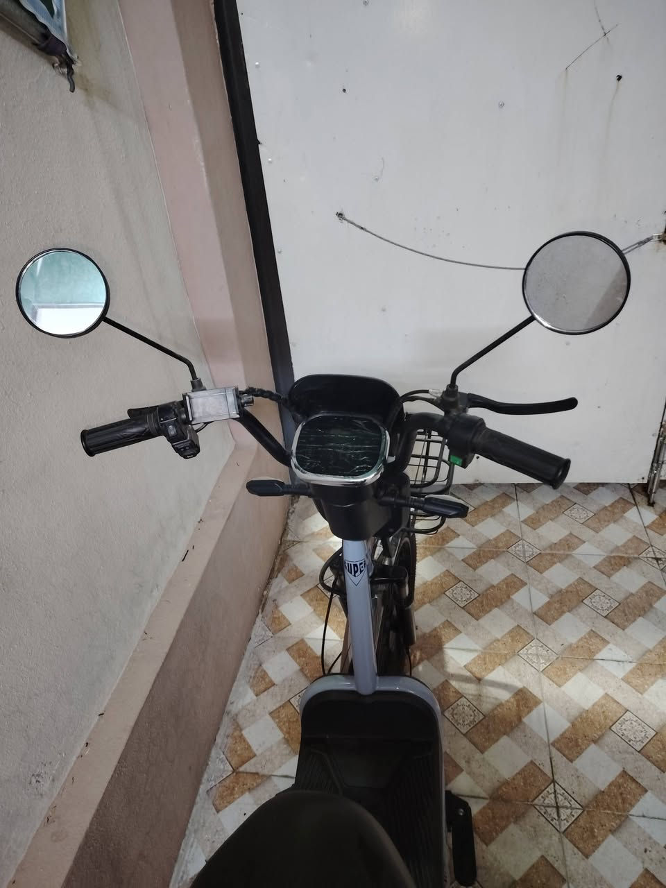 ماطورسكل شحن للبيع
نوع كلاسيك سوبر

5 بطاريات يحتاج تبديل

استخدام شخص واحد ما واصل مصلح نظيف جدا

المواصفات:

مفاتيح عدد 2

كرت تشغيل من الشاشة

تشغيل عن بعد من الريمونت

قفل تاير وحماية عند السرقة وصوت انذار

قفل مفتاح للتاير بدون صوت انذار

ربط بلوتوث تلفون

عداد رحلات داخل الشاشة

هورن + لايت + اشارات يمين ويسار

مسند لحمل التلفون وشحنه

شاحنة اصلية

السعر   249 الف

عنوان الموصل حي السماح


**إذا كنت صاحب هذا الإعلان وتريد حذفه لأي سبب، رجاءا أرسل رسالة إلى الدعم الفني**