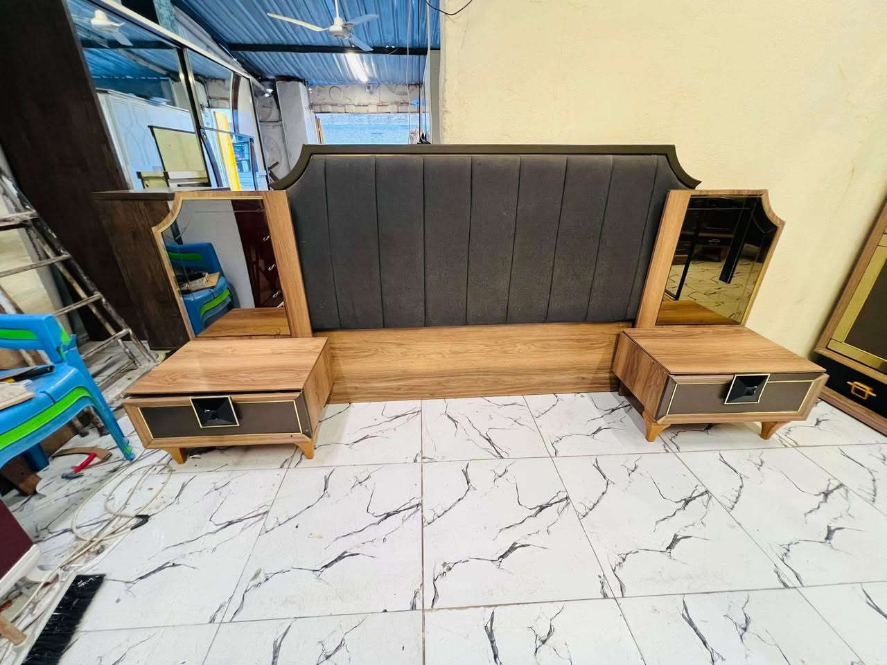 غرفة تركيأ مودرن كوالتي الاصلـي🦾

🚪8 قطع
 نظام سلايت💢+ اثنين أبواب ⚡

🪞 جام برونزي أنيق

🧵 قماش وتر بروف أصلي

✨ نظافة 80بل 💯

💵 السعر 700قفل🔒

 شد ونقل مجاني داخل بغداد 🚚

يوجد توصيل محافضات بكروه 
للحجز مراسله الصفحه او واتساب***********
