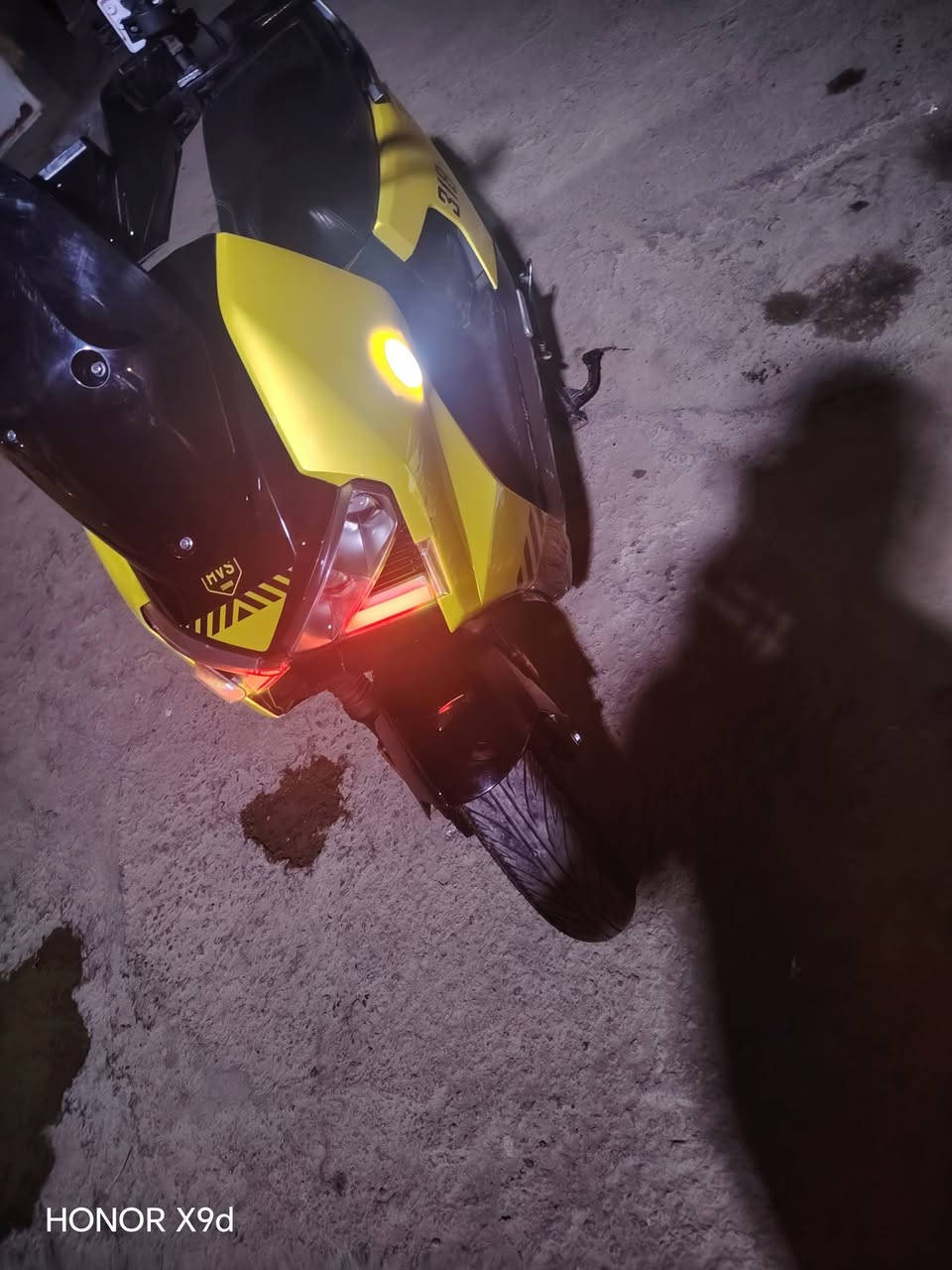 سلام عليكم دراجه شحن البيع جديده صارلهه سبع تشر من اماخذه معنه الكلمه جديده ٦بطاريات مصطره كبار  سرعتهه الحقيقيه 100  تمشيك بل سحنه الوحده  80 كيلو متر مكاني بغداد الوردية قرب جامع سيد علي  بنتجاه سلمان باك وهذه رقمي *********** نضام بك منظومة زنون سويج بطمه كرت السعر 950و بيهه مجال
