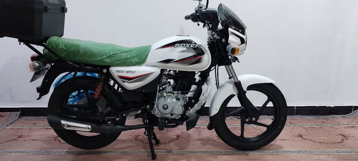 السلام عليكم دراجه بوكسر للبيع رقم وسنويه بصره موديل 23 مامستخدمه وماماشيه بعد زيرو كفاله عامه شرط التحويل السعر مليونين و 800 )  2800 ) مكاني بالزبير الشراي يتصل ***********
