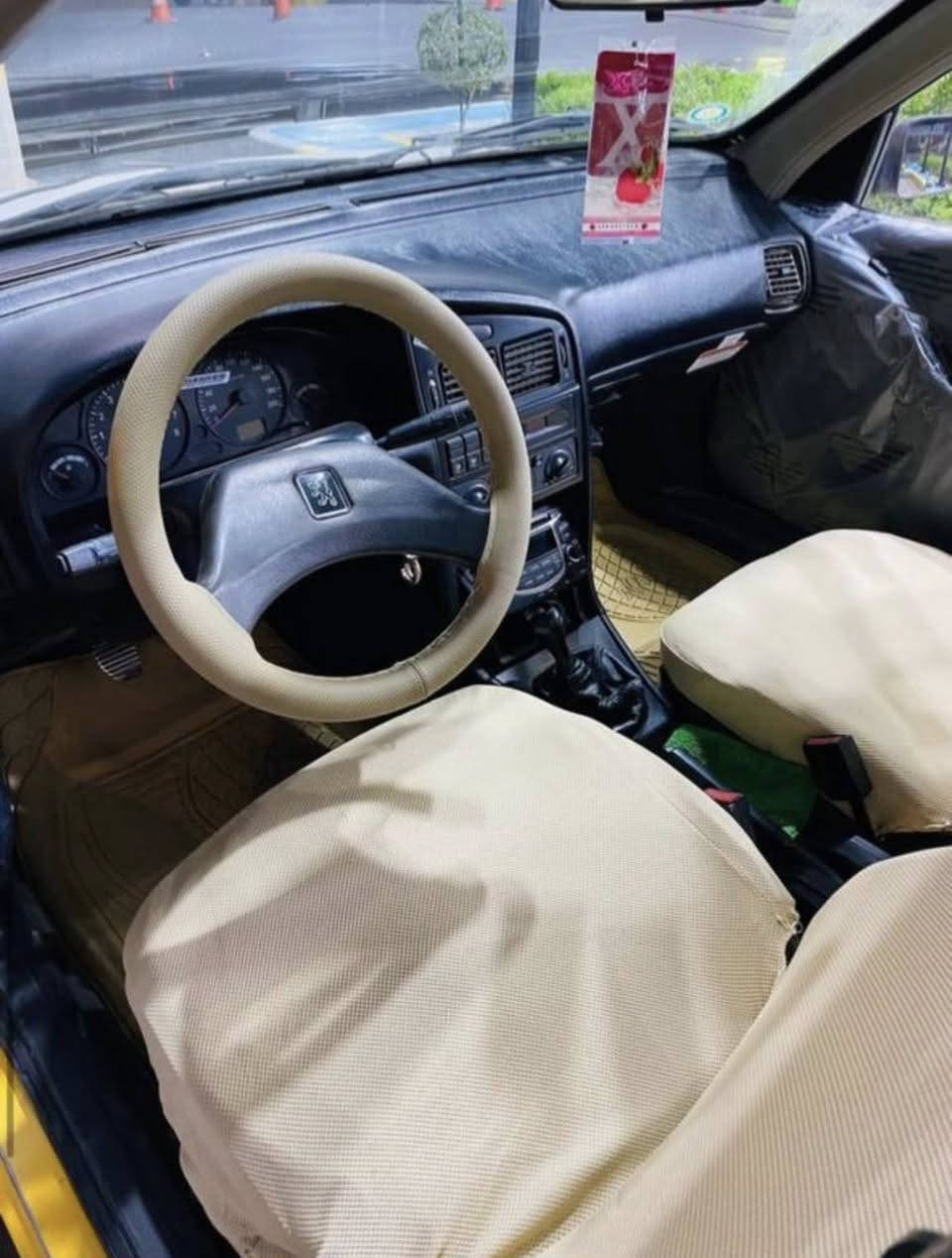 سلام عليك سياره للبيع بيجو 405 جيلكس موديل مصفره هيئه وغرامات سنويه ل 27 رقم جديد إنكليزي سعر 30 بيه مجال قليل رقم ***********
