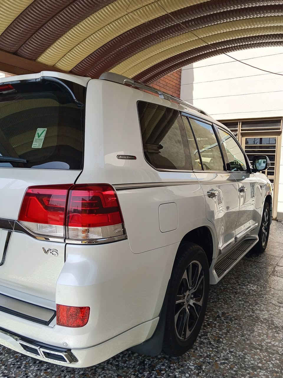 سلام عليكم للبيع 
لاندكروز موديل 2021 ساز باب أول ✅ فوول 
رقم بغداد انكليزي سنوية بسمي هزه جديدة 

سيارة جديدة مكفولة كفاله عامة كفاله من صبغ وتبديل ومن فتحت لبرغي حتة دعميات كفاله باستثناء بارد بصيط باب لخلفي فقط وسونار بدكار مسويله 

مكاني بغداد الكرخ إلي عندة ستفسار يتصل 👇 
*********** بشار العبيدي 

سبير منازل تخم تاير جديد دلوب جواها العده مالته مثلث شركة كاعيات شركة البصمة ثانية كتلاوكات شركة كل أغراضها موجودة وياهة السعر 565 وبيها مجال بصيط 

فوول مواصفات ساز باب أول ✅
محرك 6 سلندر 4000 
صندوك كهرباء شفط باب ربع شفط 
كشنات جلد كهرباء 3 وضعيات 
تبريد مركزي 3 قطع 
كيجات لكزز 
أشاير لكزز 
فتحة 
رزكات ليت 
شاحن واير ليس 
8 ايرباك 
5 بصمات تشغيل عن بعد 
5 كامرات محيطية 360 درجة 
3 شاشات تطبيق 
حساسات أمامية وخلفية وجانبية 
وبعد بيها هواية موصفات ماذكرهن
