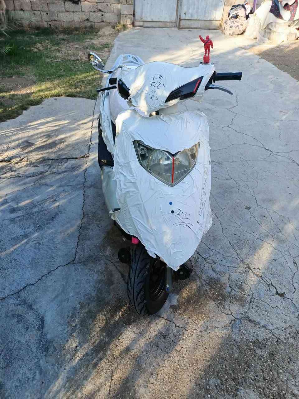 سلام عليكم دراجه للبيع  كامله من كلشي اشاير شغاله
هندر شغال نقره سلف دراجه ماناقصه أي شي 
العنوان كربلاء طوريج للاستفسار أكثر اتصال عل رقم *********** مامتواجد خاص تنويه مغلفه لل جماليه
