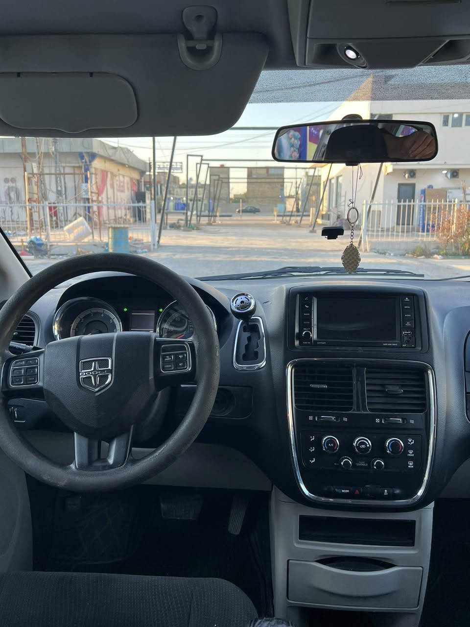 السلام عليكم
دوج كرفان 2018
رقم اربيل

حادثها جاملغ وبنيد بدون دواخل

بصمة تشغيل عن بعد
جنطة وابواب كهرباء 
شاشة كاميرا نظام ايكو 
محرك 3600 

السعر 175 ورقة وبيها مجال

***********

مكان السيارة النجف الاشرف
