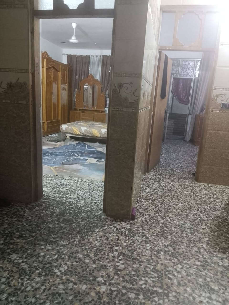 السلا عليكم بيت كامل 144 للايجار فوك مشتمل سويت كامل معزول درج وباب بناء حديث 3غرف ومطبخ وبالكون كبيره وصحيات طابق للارضي هم للايجار صاله ومطبخ حار وبار واستقبال وغرقتين ومنورين وصحيات بناء حديث للاستفسار ***********

