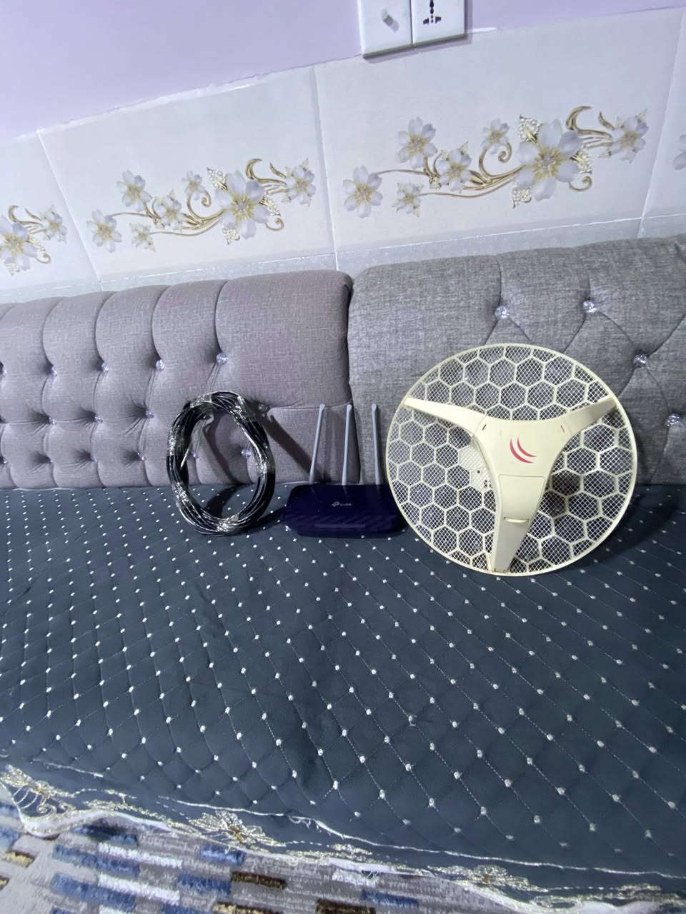 سلام عليكم
نانو معه راوتر للبيع+واير اصلي شرط الفحص ٢٠متر 
شرط الشغل او القوه سعره٩٠الف اتصال فقط ***********
