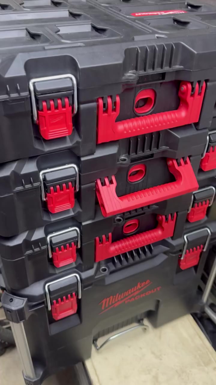 سلام عليكم اخوان
رمضان مبارك عليكم 
بوكسات ملواكي اصلي 4 طوابق ضد الكسر ومقاوم للماء والأتربه 
توصيل متوفر 
الي مايعرف سعرهن ليعلق ويكسر ابحلال الناس 
*********** 📞 واتساب
