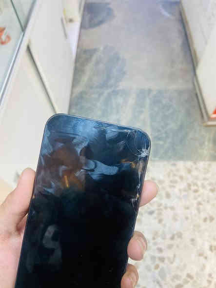 ذاكره 256 وبطاريه     82 جهاز نضيف كلش فقط شاشه بيها فطر وماماثر عل لمس وبي ضمان يومين 

اذا اثر عدك يرجع مامفتوح ابد وبي وصل ضمان وافحص وين ميعجبك 

سعر 375 نهايته 

مكاني كربلاء حي العامل سوق الاخير 

***********
