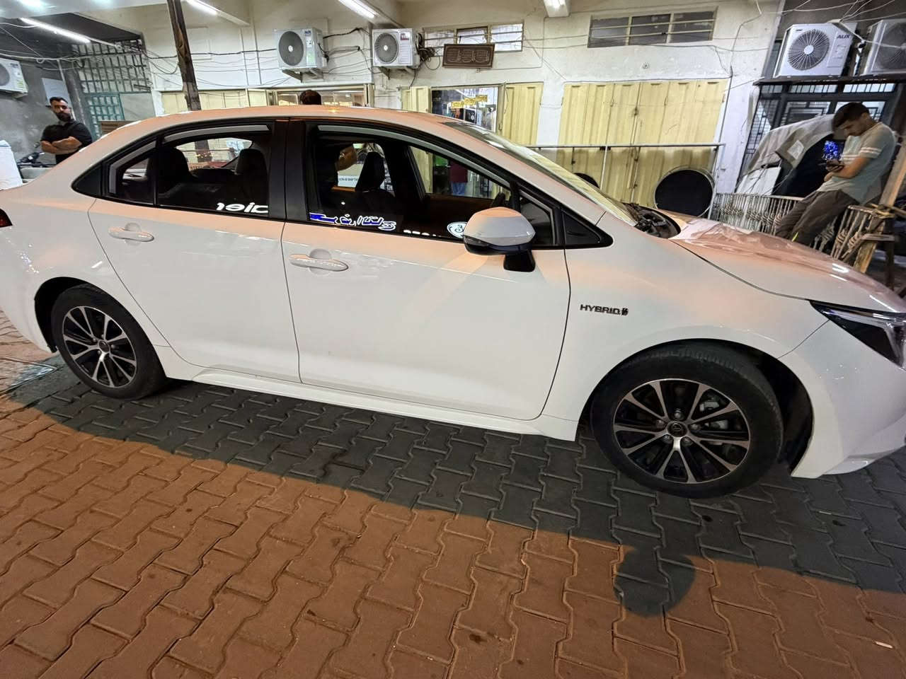 السلام عليكم
كورلا هايبرد موديل ٢٣ 
ماشيه ٤٣ كيلو 
مكفوله عدا بارد جوه قبغ البنزين 
رايدها ب١٣٧$ وبيها مجال للناس الطيبه 
للاستفسار ***********
