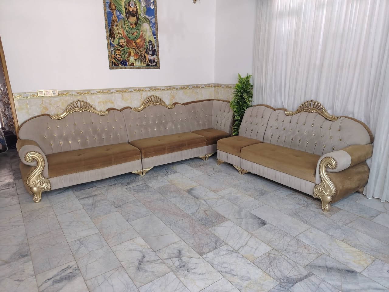 السلام عليكم تخم للبيع السعر ٣٥٠ كنتو ٢٠٠ جلسه ٢٥٠ اليريدهن يتصل ***********
