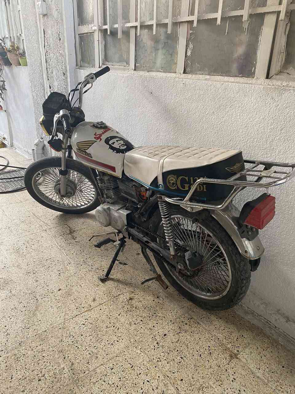 سلام عليكم تايكر ٢٠ للبيع كهربائيات كلها شغاله ما يعوزو كلشي شغل ومشي السعر ٣٥٠ مجال قليل اتصال او خاص ***********
