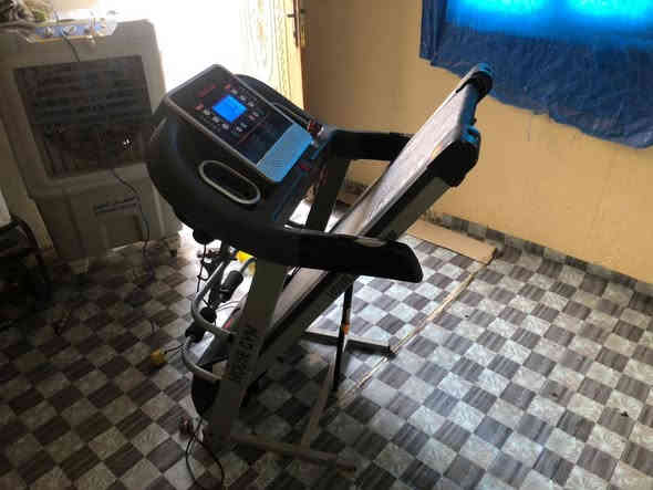 سلام عليكم ورحمه الله 
جهاز جري HOuse Gym     ٦٠٠ باوند يحمل وزن ١٦٠ كيلو
جهاز جري +جهاز تدليك 
العنوان بصره حي الزيتون *********** 
السعر ٢٥٠
