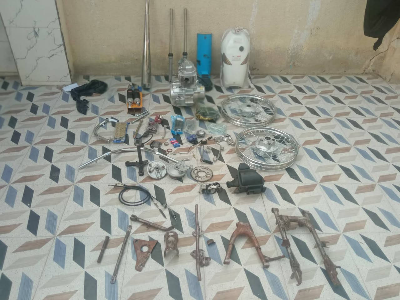 السلام عليكم اغراض تعميره كله جديد شلون تواير موجوده للبيع 550 وبيها مجال  خاصكشن ماكو


**إذا كنت صاحب هذا الإعلان وتريد حذفه لأي سبب، رجاءا أرسل رسالة إلى الدعم الفني**