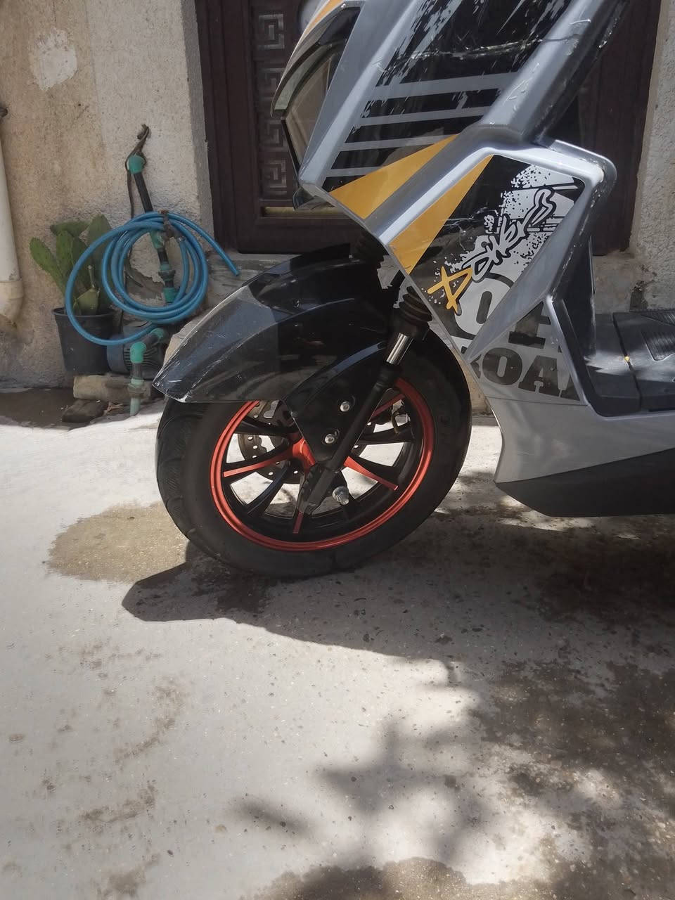 السلام وعليكم
دراجه شحن ست بطاريات 
3000دوره 
دراجه جديده 
وشرط على الفحص 
وفحل مو نثي. 
ايي ستفسار خاص 
بغداد الكريعات 

*********** 
متواجد الفيس وتساب

