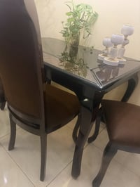 ميز طعام سعره 400 الف ممستعمل ابد بعده جديد ماخذه ب750 الف 07710774498