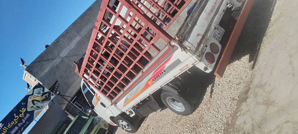 السلام عليكم كيا فحل ٢٠١٣ رقم ميسان بسمي بيه صبغات بالربع الخلفي رقم انكليزي سنويه ٢٨ بيه هزه تنتهي بشه العاشر للبيع السع ١١٥ قفل مكانه المسيب ***********
