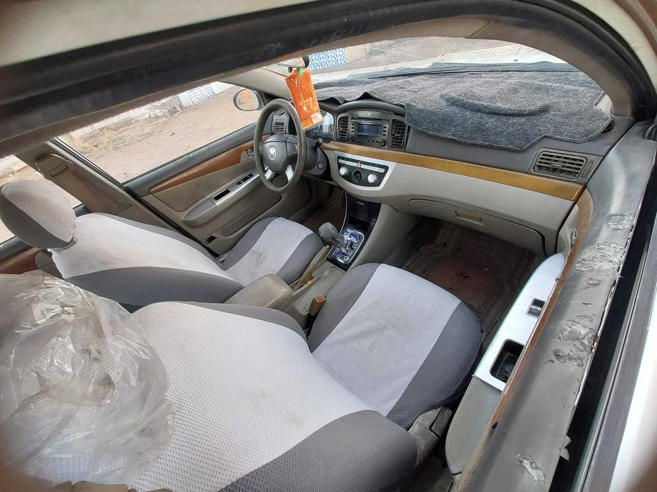 سلام عليكم 
للبيع ليفان مديل 13.سنويه نافذه بل 23 مكينه بيها خيط بخار كير مكفول كهربائيات اشاير دشبول دوشمه كله شغاله بيها تعميرات مال خياس. لسعر 32 وبيها مجال مكان ميسان   ***********
