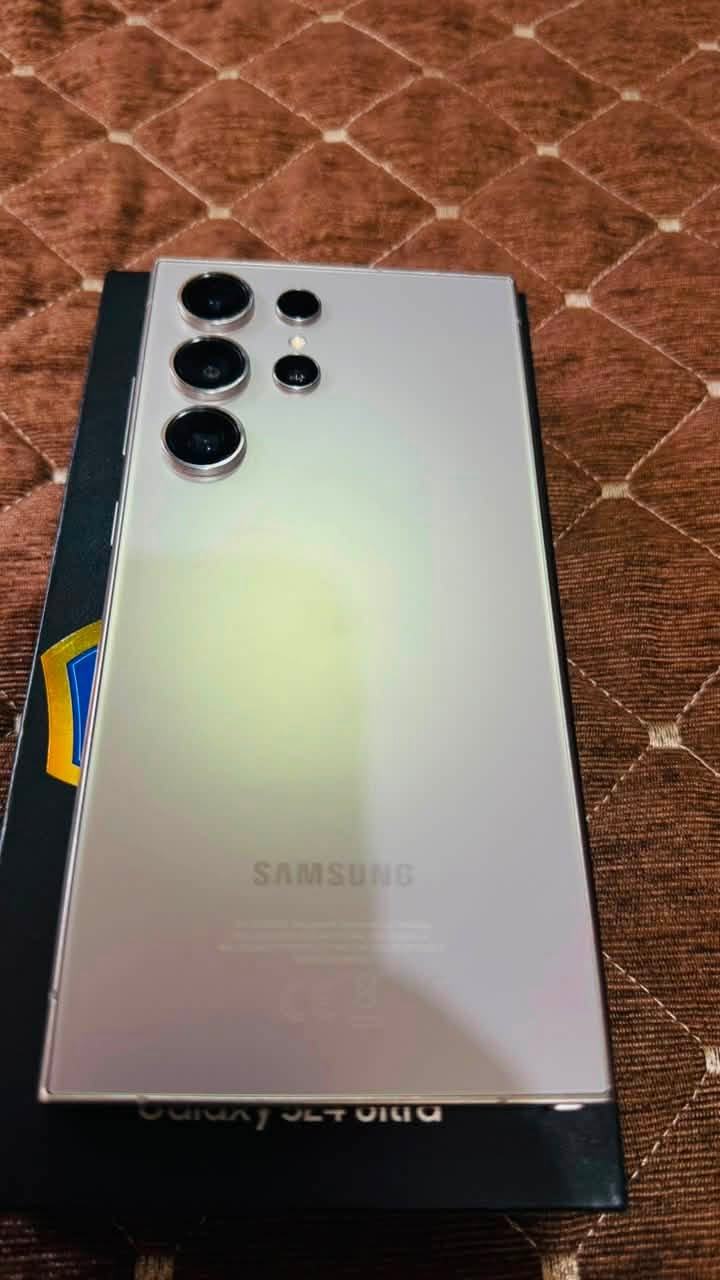 للبيع: Samsung Galaxy S24 Ultra – 256GB (لون تيتانيوم)

📱 المواصفات:
 • سعة تخزين 256 جيجابايت.
 • شريحة واحدة (Single SIM).
 • اللون: تيتانيوم.
 • الجهاز نظيف جداً، استخدام شخصي فقط.
 • مكفول.
 • مع الكرتون وجميع الملحقات الأصلية.
 • محدث إلى آخر إصدار رسمي.
 • خالٍ من الخدوش والطكات.
 • لم يدخل الصيانة نهائياً.
 • لم يُفتح ولم يتم فك أي برغي.
 • البطارية أصلية ولم يتم تبديلها أو إصلاحها.
 • يعمل بكفاءة 100% ولا يشكو من أي عطل.

📍 الموقع: بغداد – البلديات

📞 للتواصل: ***********
