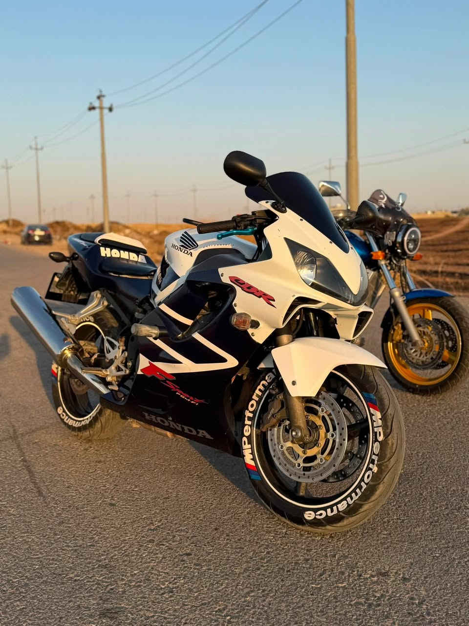 بۆ فرۆشتن 
Honda F4i 600 model2004
هۆندا ئێف فۆڕ ئای ٢٠٠٤ بۆ فرۆشتن  گێڕ و مەکینە و کارەبایات هەموو گیانی بەشەرت ماتۆڕەکە بالەیە و یەک دەس بووە و ٥٧،٠٠٠ هەزاری حقیقی ڕۆشتووە شوێن هەولێر 
سعر 28$ معامەلەیەکی برایانە 
بەس تکایە ئەگەر موشتەری نی نە سەری خۆت نە هی منیش مەێشێنە
ژ.م***********
ئەدمین❤️
