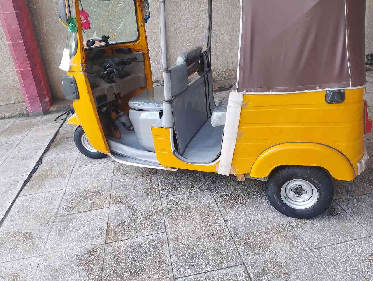 السلام عليكم شباب تك تك 2019 شهر 10 يوم 15
نضيفه ومعمره لا تنقيص ولا تبخير 
التك تك اوراق اصوليه قبل لترقيم اكفلها سرقه أو غرامه 
لايتات واشاير كلها شغاله ما ناقصها شي كبل لشارع 
السعر 4و700  
*********** اتصل وتدلل بي واتساب
