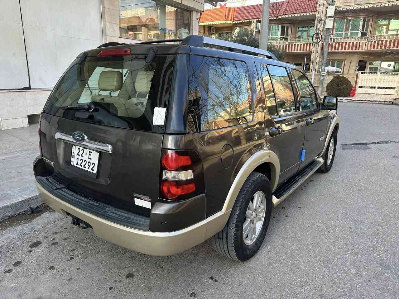 فورد اكسبلور 2007  اصدار خاص ( ادد باور ) فئة مميزة من شركة فورد كشنات جلد بالكامل 7 راكب تبريد مركزي 3 قطع تحكم ستيرن جهتين الكشنات الامامية والخلفية كهربائية  تحكمات لمس هيتر كشن الامامي السيكليتر والبريك كهربائي وتحكم  كير ومكينة بشرط بها  فقط صبغ نصف باب بدون دواخل اثر شخوط كما موضح بالصورة 
الاتصال *********** واتس اب ومباشر 
او على الخاص 
السعر 110 ورقة
