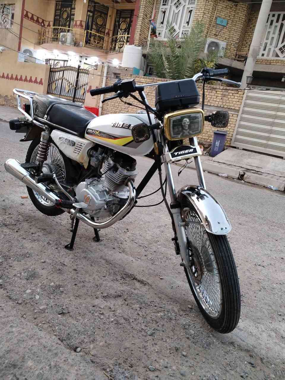 السلام عليكم دراجه اربعه كير نوع تايكر مديل 23 أوراق  دراجه نظيفه مامفتوحه مابيه نقص السعر 700 الاتصال عل الرقم  ***********
