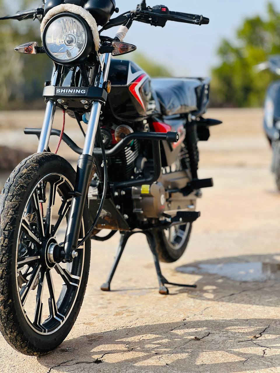 دراجه دايون شاينك محرك 150اوراق اصولي مديل 2023شكل قفاز دراجه جديده ما عده بس جاملغ اامامي مكسور دراجه ناعمه وحلوه مكانه ناصريه قضاء الرفاعي السعر مليون و اربعميه (1400) وبيه مجال الرقم ***********
