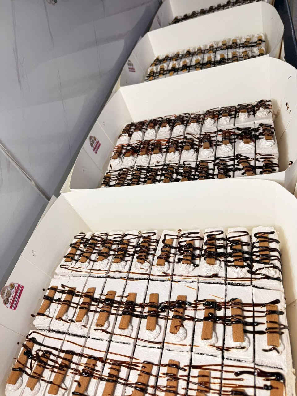 تم بعون الله تجهيز قطع كاتو الف عافيه على أصحابه لحجز المناسبات الكبيره قبل اسبوع واحد مع دفع عربون نص المبلغ واتساب ***********
