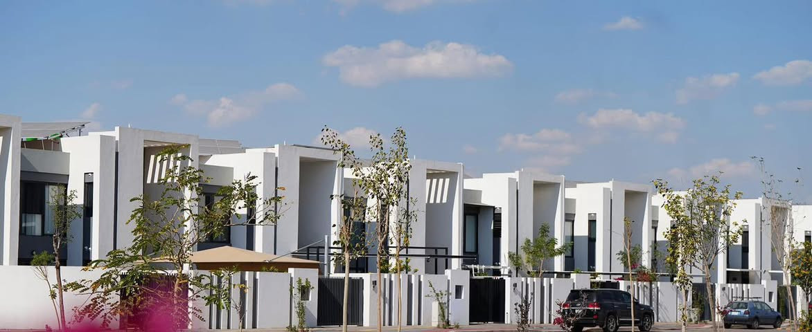 دار للبيع في مجمع بدور بغداد السكني
1-دار ٢٠٠ متر طابقين بوليفارد ٤ غرف نوم الخارطه الحديثه مع مخزن و لوندري عليه قرض عقاري ١٢٠ مليون استلام قريب بسعر مناسب 

2- دار ٢٠٠ متر  هيلز ٥ غرف نوم + صاله عليه قرض عقاري ٨٠ مليون بسعر مناسب

3- دار ٢٠٠ متر كاردنز ٤ غرف الخارطه الحديثه مع مخزن و لوندري جاهز للسكن بسعر مناسب

4-دار 400 متر هيلز  4 غرف نوم موقع مميز مربع الفلل عليه قرض ٨٥ مليون جاهز للسكن وبسعر مناسب

5- دارين ٢٠٠ متر متجاوره طابقين الخارطه الحديثه ٤ غرف نوم مع مخزن و لوندري جاهزه للسكن بسعر مناسب 

6- دار ٢٠٠ متر بوليفارد ٤ غرف الخارطه الحديثه مع مخزن و لوندري استلام بعد سنه عليه قرض ١١٠ مليون بسعر مناسب

7-دار ٢٦٠ متر ركن شارعين ١٦ موقع مميز طابقين 4 غرف نوم بسعر مناسب

8- دار ٢٤٠ متر ركن شارع ١٦ طابقين 4 غرف نوم و حديقه كبيره موقع مميز جاهز للسكن بسعر مناسب 

9- دار ٣٠٠ متر  طابقين ٤ غرف نوم جاهز للسكن موقع مميز مربع الفلل عليه قرض عقاري ١٣٥ مليون بسعر مناسب 

10- دار ٢٠٠ متر طابقين ٣ غرف نوم سمارت هوم مؤثث اثاث مرتب جداً موقع مميز شارع ١٦ عليه قرض ٨٥ مليون يباع مع الاثاث

11- دار كاردنز ٢٠٠ متر  4 غرف نوم و مخزن و لوندري استلام بعد شهر كاش بسعر مناسب

للتفاصيل و الاسعار الاتصال على الرقم 

نستقبل عروضكم للبيع او الايجار 

***********
