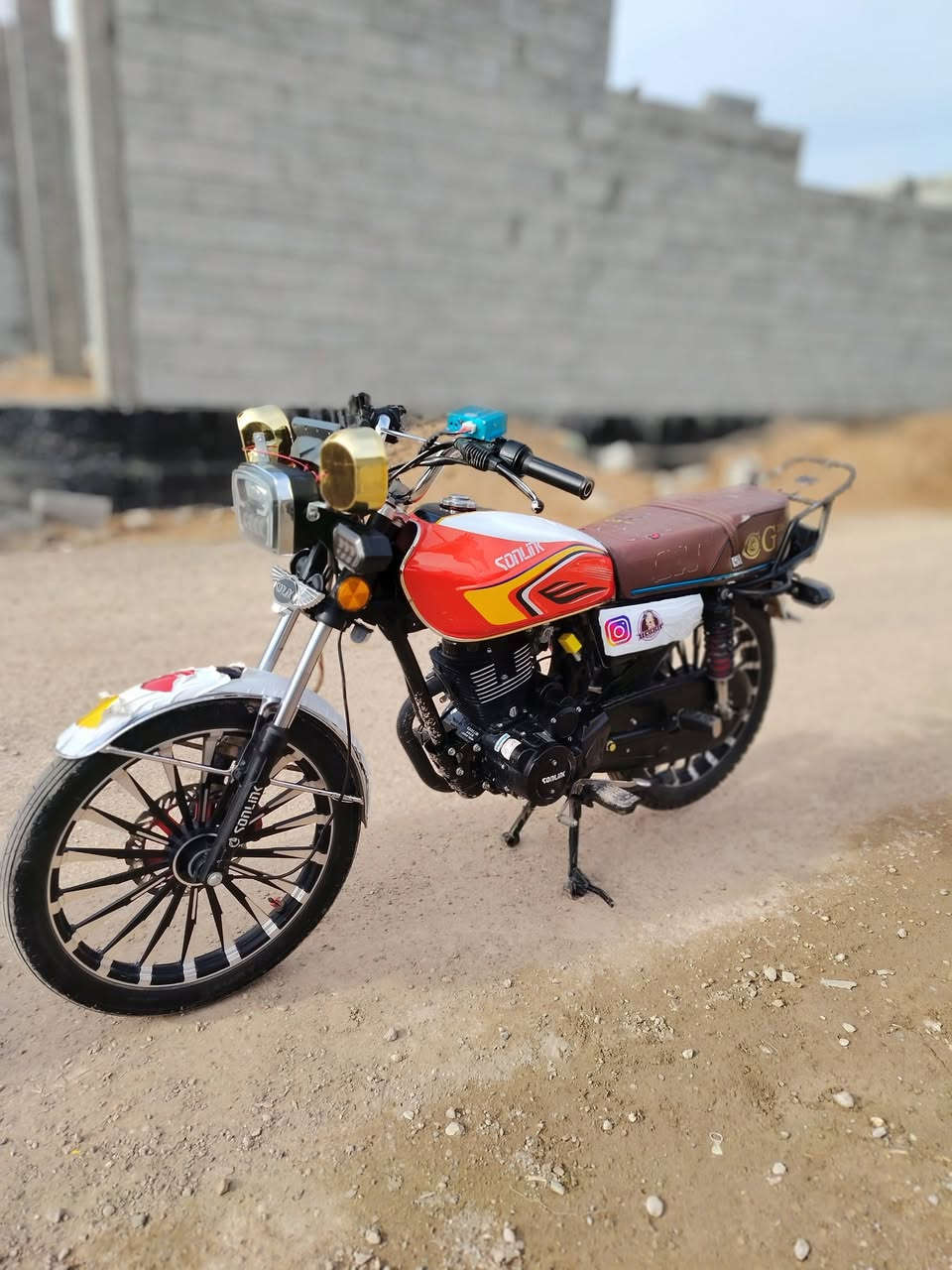 سلام عليكم دراجه للبيع سيفان محرك200 دراجه حلوه ومانقصهاا شي احلئ من صوره مديل 25 كلشي شغال بيهاا ماشيه شي قليل بعدها ع سحك سعر 750وبي مجال مكاني ناحية العظيم ورجأن مو شراي لا يتعبني شراي يتصل على رقم ***********
