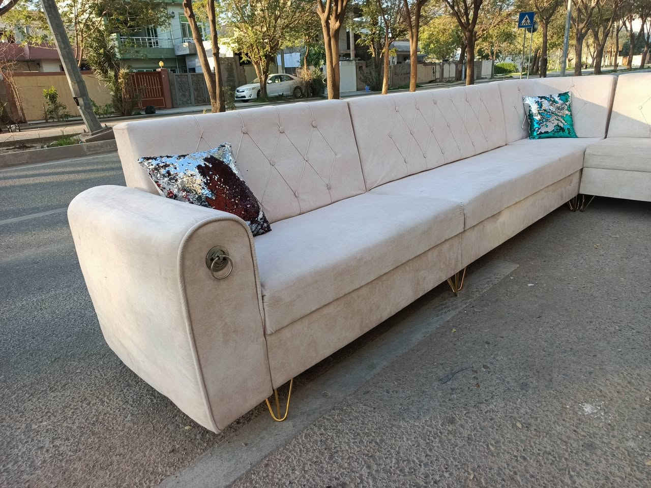 فرۆشتنی خیرا
ئە م تاقمە ئیڵە بۆ فرۆشتن
10نە فە رییە دە سکردە
فوڵ خوسوسیە 
نرخی تە نها 170هە زار
ژ.م***********
شوین.کە لار
