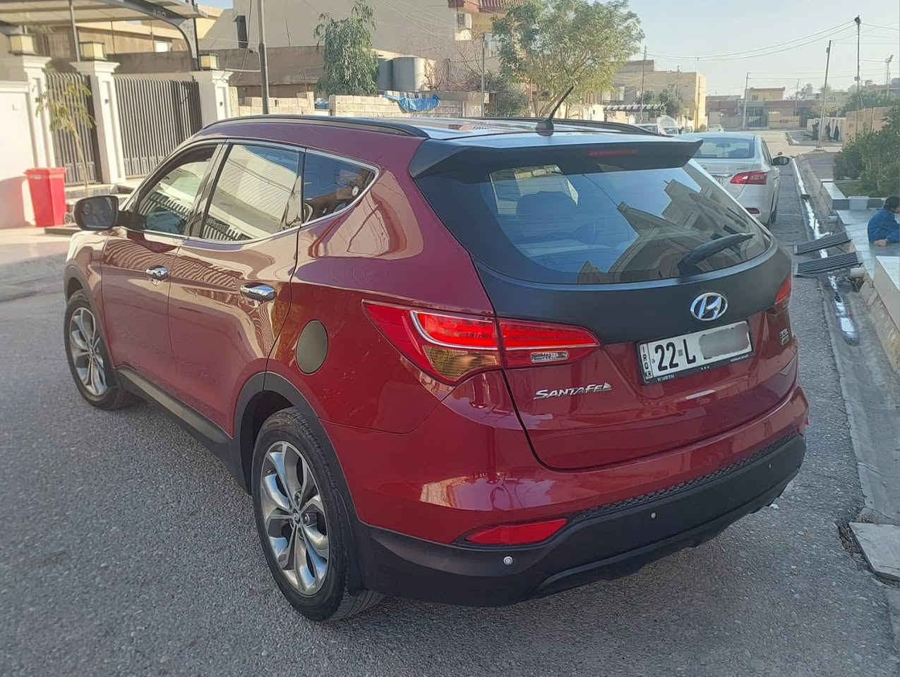 للبيع سيارة هونداي سنتافي موديل ٢٠١٤ خليجي فول مواصفات من عدا الفتحة و البصمة محرك ٦ سلندر دوش السيارة بيها (ربع جالملغ صبغ فقط) و بيها مكانين او ثلاث تعديل بارد بسيط و الباقي مكفول سيارة كير و محرك مكفول و ما مفتوح ب شرط سنوية جديد رقم جديد زينكة مدفوع يعني سيارة ربع دينار مصرف مابي 
مواصفات 
بلاجكتور 
لايتات أمامية و خلفية زينون + LED 
حساس خلفي + كامرة 
ويل كروم حجم كبير 
اشارة بالمراية + يدات نيكل 
محرك ٦ سلندر ٣.٣ دوش مرغوب و ما مفتوح 
فورويل 4WD
كشنات جلد + كشن كهرباء 
٤ جامات كهرباء + مراية كهرباء 
تحكم ستيرن فول + تحديد سرعة 
شاشة اعطال 
تبريد بيانو (لمس)
٧ راكب + تبريد ٣ قطعة 
داخل اصفر 
بردات خلفية بلادية 
و بعد مواصفات هواية مكان سيارة كركوك سعر ١٥٧ و بي مجال بسيط رقم موبايل *********** كركوك, العراق
