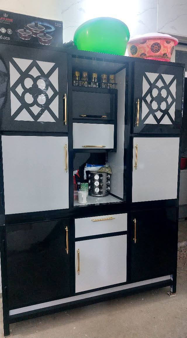 للبيع  
كاونتر ألمنيوم  تركي متر ونص كلش نضيف

سنك مرمر متر ونص نضيف 
السنك والكاونتر  ٣٥٠ عنوان الحرية الثانية 
***********
