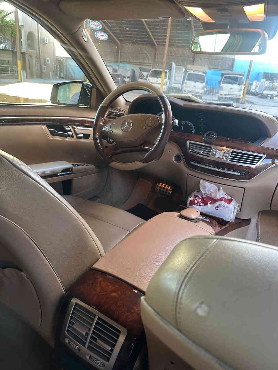 السلام عليكم  
معرض حجي جواد 
للبيع مارسيدس. S350  ٦ سلندر موديل 2011 . لون اسود خليجيه . رقم سليمانية بأسمي   فول مواصفات (.  طويله. فتحه سقف بنوراما. بصمه تشغيل وابواب  5 بردات  كهربائيه   أبواب شفط كهرباء   وباقي المواصفات مبينه بلصور. السياره كامله بدون نواقص. حداديه امامي وخلفي جديد  محرك وگير بحاله ممتازه.  ماشيه 86 جاهزه من كل النواحي. 
السعر : 210 . ورقه. 
عنوان :  بغداد. معارض الحبيبية مقابل ملعب الحبيبية الدولي 
ملاحظه ( السياره بيهه صبغ.  الباب الخلفي  و الجاملغ الخلفي الصفحه اليمنه )
للاستفسار  اكثر الاتصال على الأرقام التالية 

‭0771 177 9511‬
‭0770 296 4916
