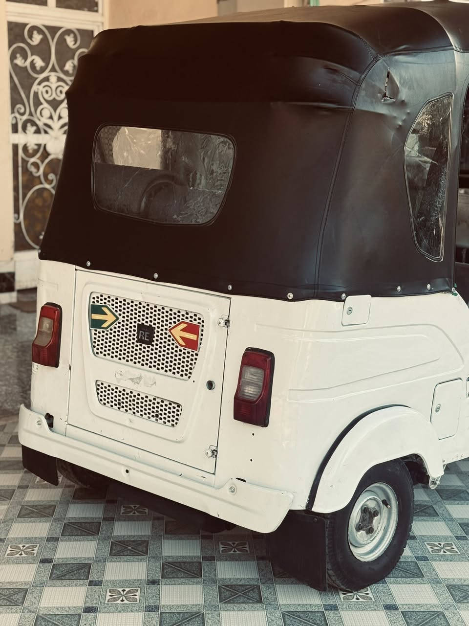 سلام عليكم شباب21ابيض تجي دكلب وشوف بعينك مابيه اي نقص رقم وسنويه رقم واسط  سعر..7100وبيه مجال 
تواصل ..***********
