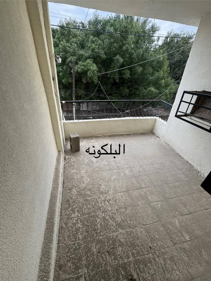 � بيت كلاسيك للبيع – ترميم كامل جاري

🔥 فرصة لا تعوّض | البيت بسعر أرض

المساحة 120م² | الواجهة 8م | النزال 

🔹 طابق أرضي: مطبخ  ، صالة، صحيات 2، كراج,غرفه, حولي

🔹 طابق ثاني: غرفتا نوم + صحيات' بلكونه 

🔹سطحين +

🔹♦️تشجير أمام المنزل فرك ال ٢٠٠ متر الشارع عريض مقابيلك تشجير 

📍 الدورة – شارع ١٢٠ قرب البانزين خانه

💰 السعر: ١٩٠ مليون (قابل للتفاوض الجاد)

📞 للاستفسار:***********
