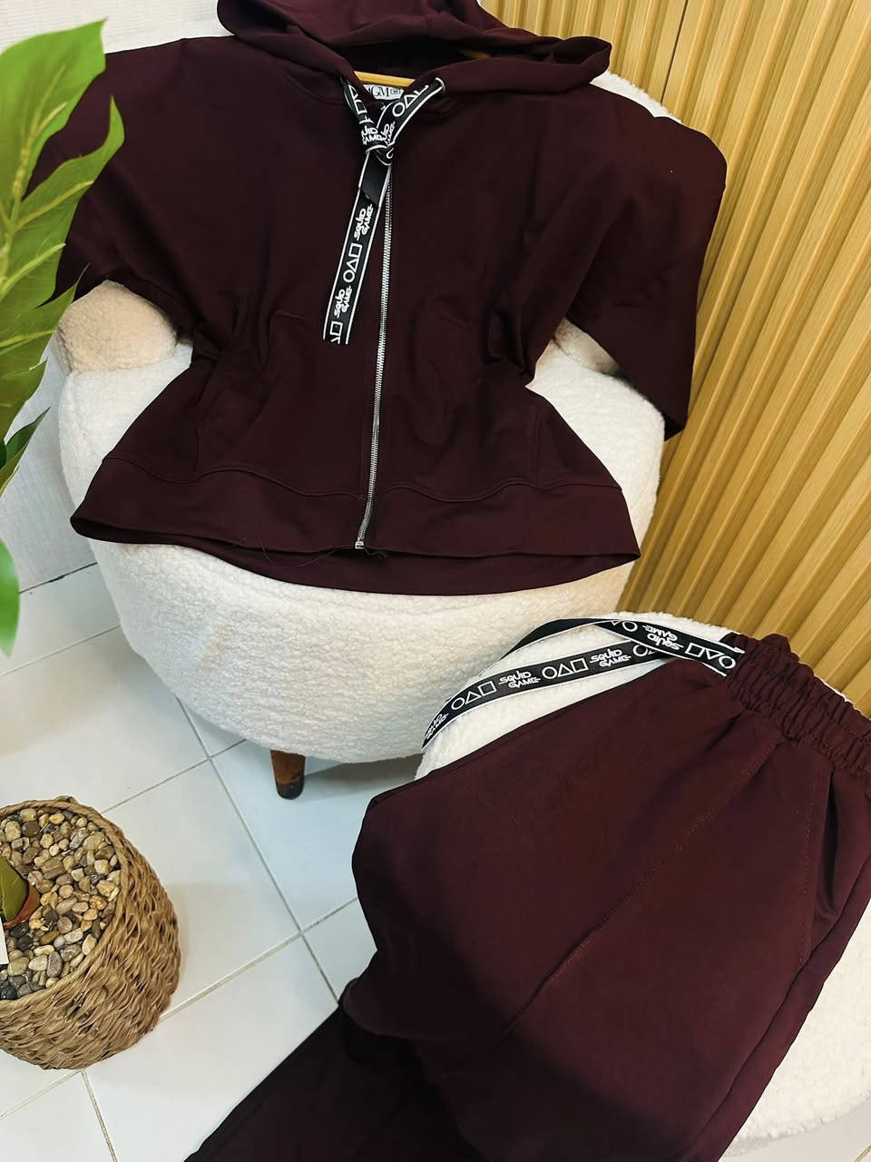 #سوتات نسائي + محير ✨🫡
خامه تركي فانيله قطني 😌
قياسات s_m_l_xl_xxl 

🫡⤵️

للحجز والاستفسار يرجى مراسله الصفحه
رقم هاتف واتساب ***********
توصيل بسماية 1000
بغداد 5000
محافضات 6000
يوجد دفع عن طريق الماستر كارد ✅💵
