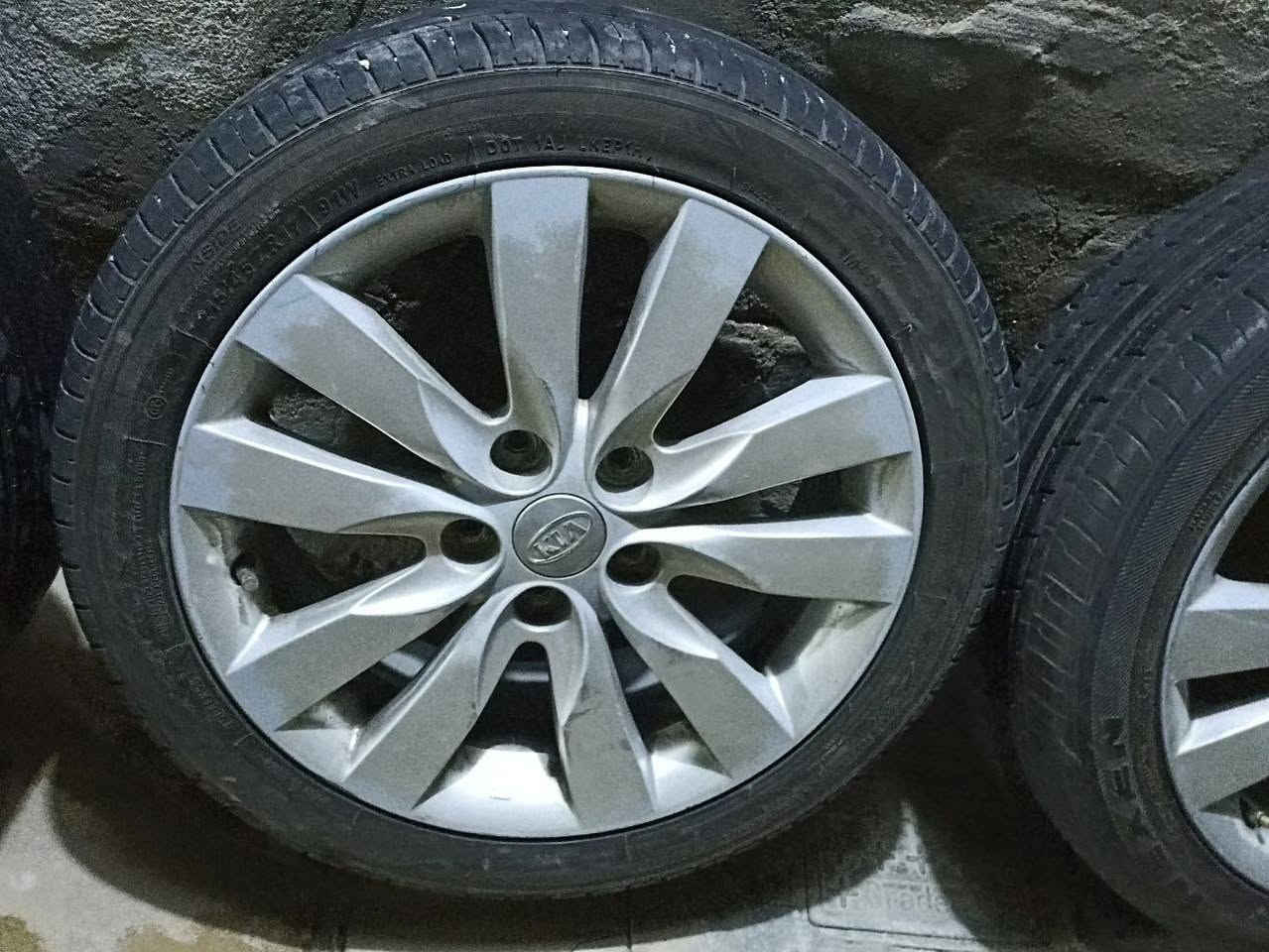 السلام عليكم
للبيع او المراوس 
تخم ويالة وتايرات حجم 17

الويالة: 
صناعة كورية وفول نظافة 
مكفولات من اي فطر او عواج او كسر
مصفرات بلنص 

التايرات: 
تخم اخوات حجمهن 17/45/215
نظافتهن80%

لسيارات: 
سورنتو
سنتافي
توسان
اوبتما
النترا
سوناتا
صول

العنوان بابل
السعر 225
الرقم ***********
