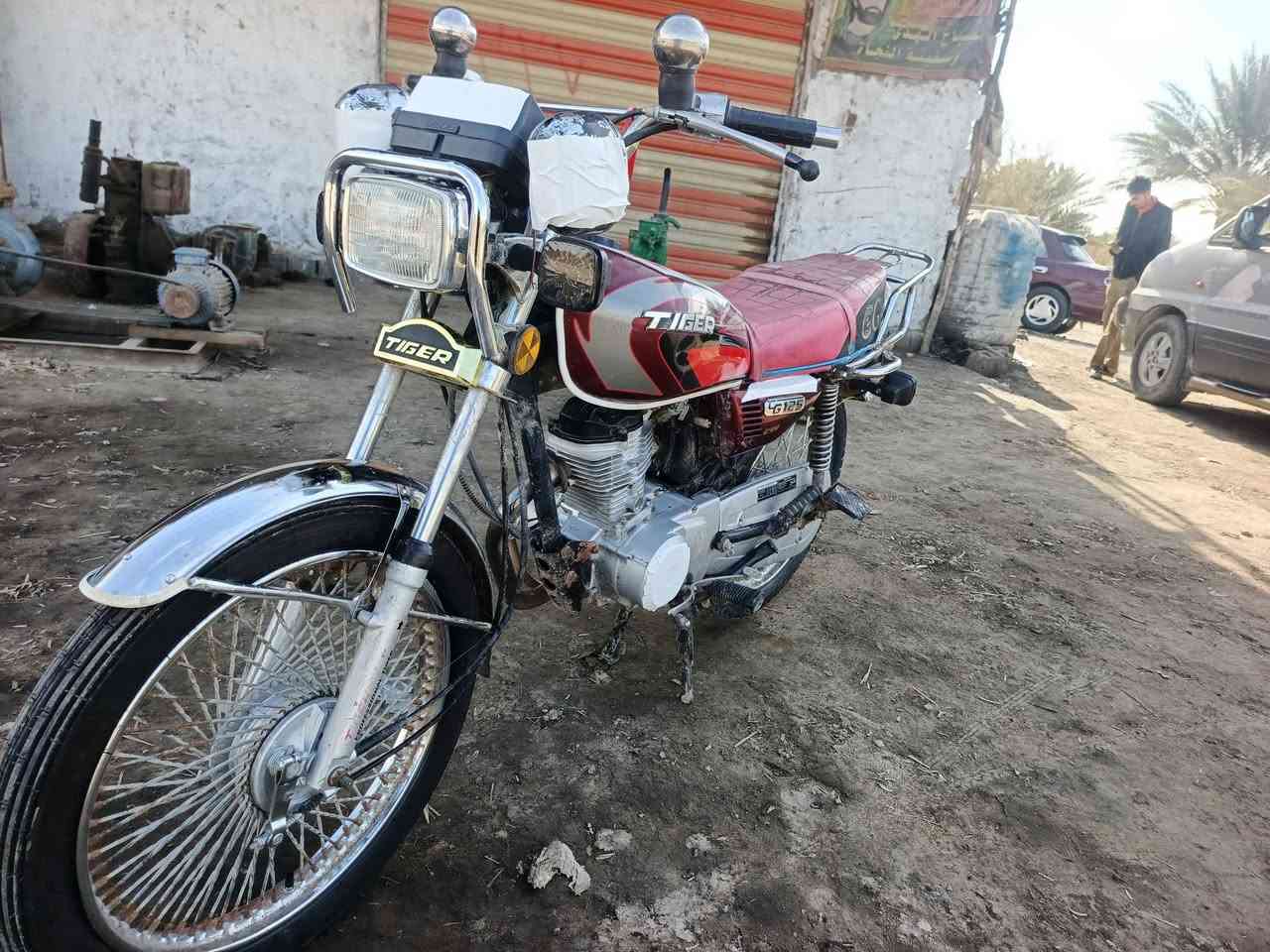 السلام عليكم دراجه تايجر للبيع اوراق كامله 2021 مقفوله كفاله عامه كلها شغاله محركه تخم تاير جديد دراجه مال جنايه السعر ب 400 وبيها مجال مكاني بالحمزه الغربي والاستفسار على هذا الرقم‏‪***********‬‏
