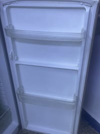 ثلاجة • شغالة • ما بيها عطل