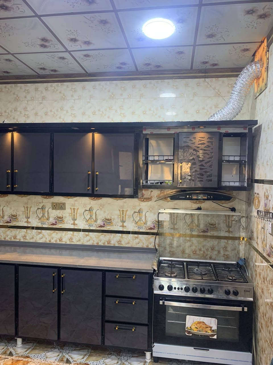 تم انجاز مطبخ في حي الجمعيه في مدينه القائم   حسب طلب الزبون  وحسب المواصفات المطلوبه مواد وعمل درجه اولى من معمل الأخوين  وبانسب الأسعار   العنوان الانبار القائم مقابل مركز الشباب هاتف ***********
