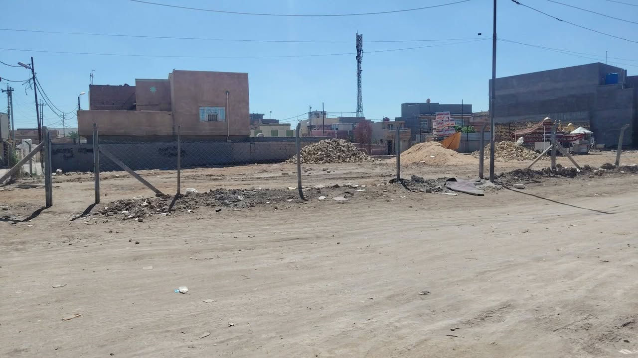 📢📢📢📢📢
#ارض للبيع 🏞️ 🌹
ال#مساحه ١٠٠٠ متر ركن كدامها شارع ٢٠ متر وبصفحتها شارع ١٠ متر  طابو ملك صرف وجهه على الشارع العريض ٥٠ متر ونزال على الشارع الثاني ٢٠ متر  بيها كافه الخدمات #الموقع حله بكرلي قرب موقف دانه قرب جامع الهادي (ع )
#سعر المتر الواحد ٧٥٠ مع  المجال للشراي حي سكني كامل يتوفر اتصال📞📱 مع واتساب
***********
