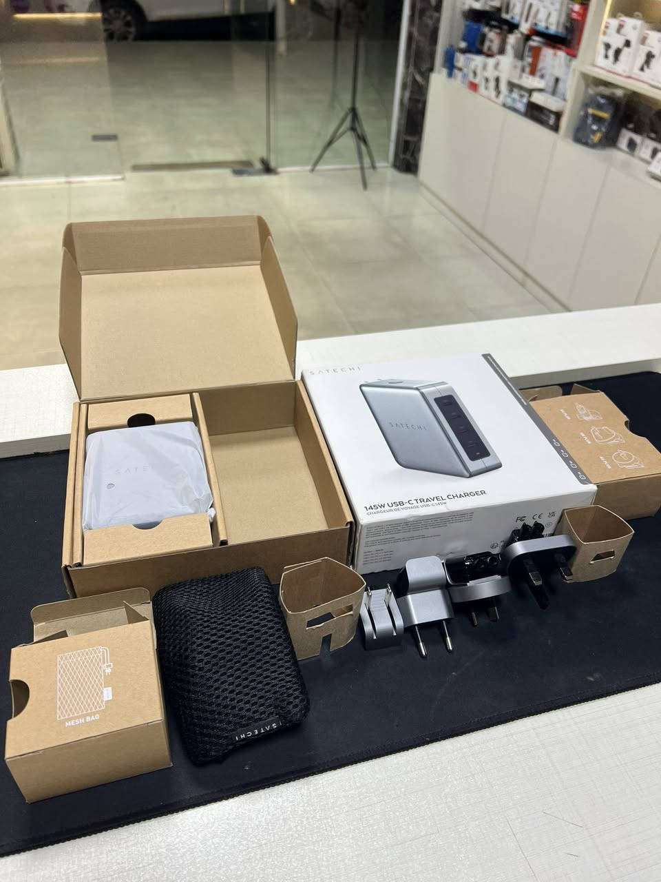 شاحن من شركة SATECHI ماركة عالميه
مقارنه مع انكر
145 واط حقيقي 
4 منافذ تايبسي
مع 4 بلكات كهربائيه + محفظة لشاحن
جديد مامستخدم
بالموقع سعر الحقيقي 200$
ابيعه ب 70 الف قفل
***********
