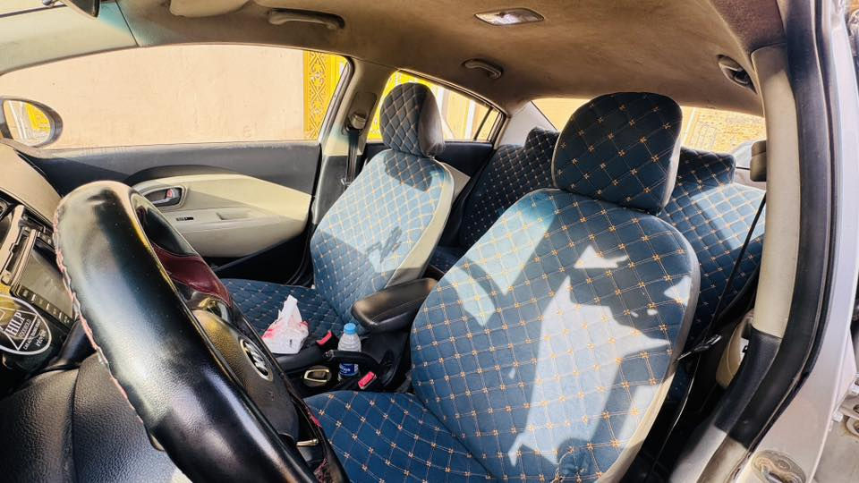 كيا ريو 2015  تكسي للبيع خليجي قطرتين كيج حماوة مو گلوب محرك 1600 بيها بارد جاملغين وشويه من الباب الهيئة مصفرة السيارة بأسمي السنوية لل 2028السعر 79
***********
