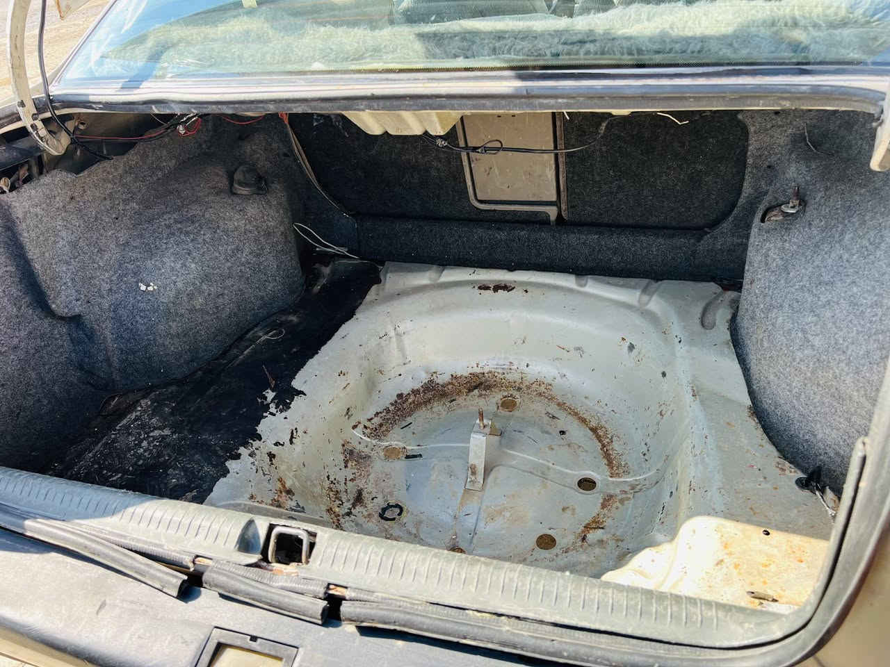 سەلامووعەلیکوم اۆپڵ ڤیکترا بۆفرۆشتن مۆدێل 1990 مکینە سەنی  دووپارچەی پێوەیە گێرمکینە بەشەرت سعر 35 مەعمەلەی برایانە رەقەم سەیارە دهۆک وکالە بەناو خۆمانەوەیە  .***********
