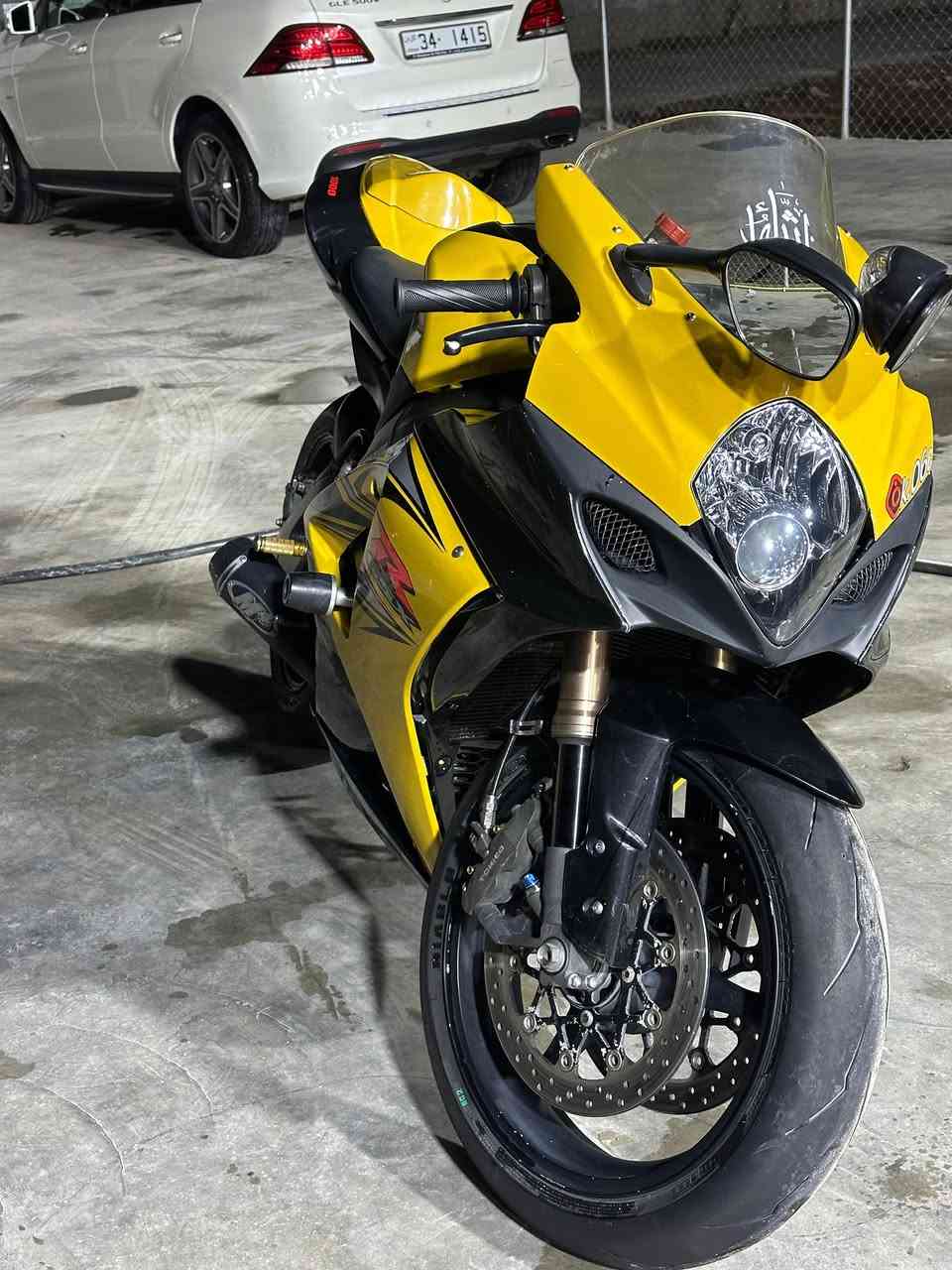 السلام عليكم شباب دراجه جكسر موديل 2008 الدراجه كفاله عامه دراجه مال جناي عليها ادامه كامله وبرمجه 3 مودات ويدات برمبو اصليه وقطع كاربون وعليها سلايدرات رياضي تفاصيل الدراجه اكثر ***********
