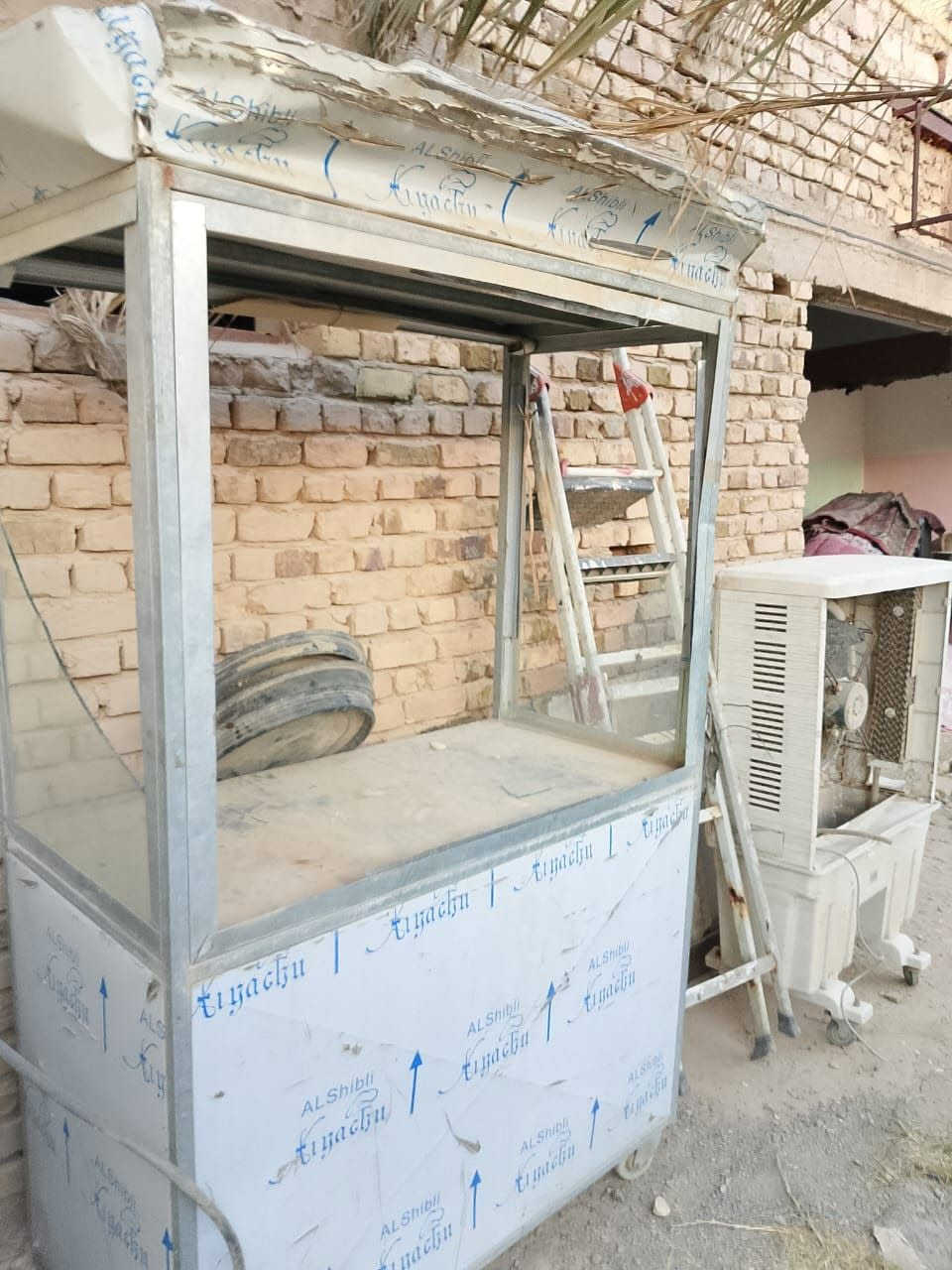 السلام عليكم أدوات مطعم لبيع المكان الناصريه الغراف ***********
