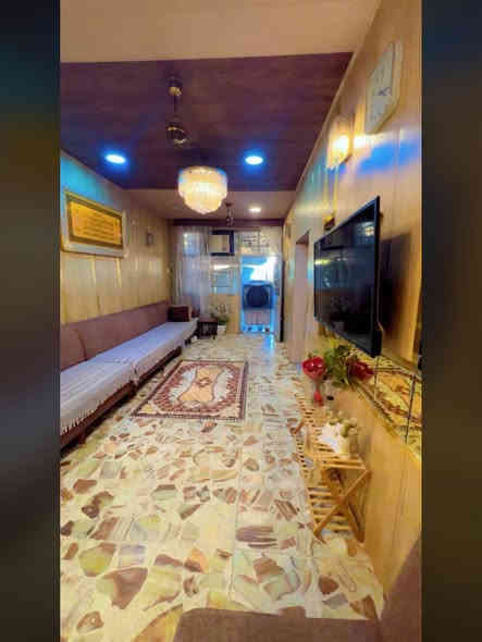 سلام عليكم نصف قطعه للبيع مساحه ٥٤ واقع حال (٩٦)م على ساحه واجهيه ٦ استقبال ٧م ومطبخ وصاله وغرفه وحمامين خارج وداخل والطابق الثاني غرفه ٩ أمتار على طول البيت للأستفسار
 ***********
العنوان مدينة الصدر قطاع ٥٥ أ قريب على سوق الوحيلات
