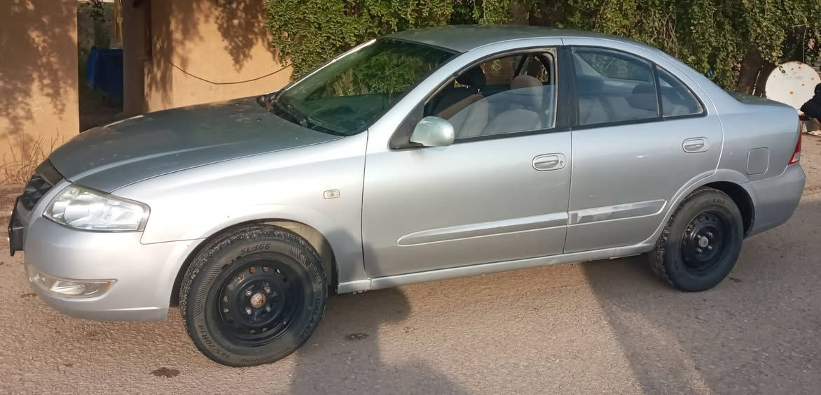 نيسان سامسنك موديل 2010 مري سلايت بيها ثلاث قطع جاملغين امامي وقبق الصندوق بخ اثر جراد
 بدون دواخل تدفئه وتبريد مكينه  كير خير من الله تخم ويل وتاير جديد كهربائيات كلها شغاله صدر أمامي خلفي السعر 88$ وبيها مجال حك الجيه ٠٠٠٠٠ *********** المكان سامراء
