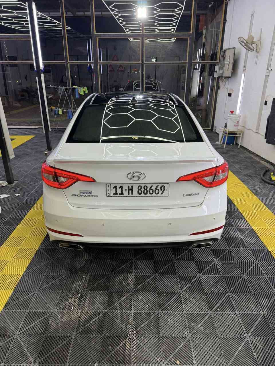 للبيع سوناتا 2016 لمتد   
فول الفول 1/1
رقم بغداد الدولي باسمي تحويل ثاني يوم 
رقم مميز حلو
المواصفات
محرك 2400gdi 
بصمه ابواب و تشغيل 
فتحه سقف بنوراما
كشنات جلد + كهرباء 
رادارات اماميه و جانبيه و خلفيه  
تدفئه تبريد كشنات خلفي امامي + ستيرن
شاشه كبيره + كامره  
حساسات خلفيه 
لدات امامية 
سايد بريك دكمه 
وضعيات قياده 
فول تحكم  
صندوق ذكي   
 اشاير بالمري 
وارد امريكي 
السياره موجود سوناره 
سياره نضيفه  
للاستفسار /  ***********
ملاحظه السياره قطرة معجون مابيه فقط صبغ موضح بالسونار 
—————————————————————
#_السعر /135 ورقة 💰 
                        
#العنوان / الديوانيه     
———————————————
